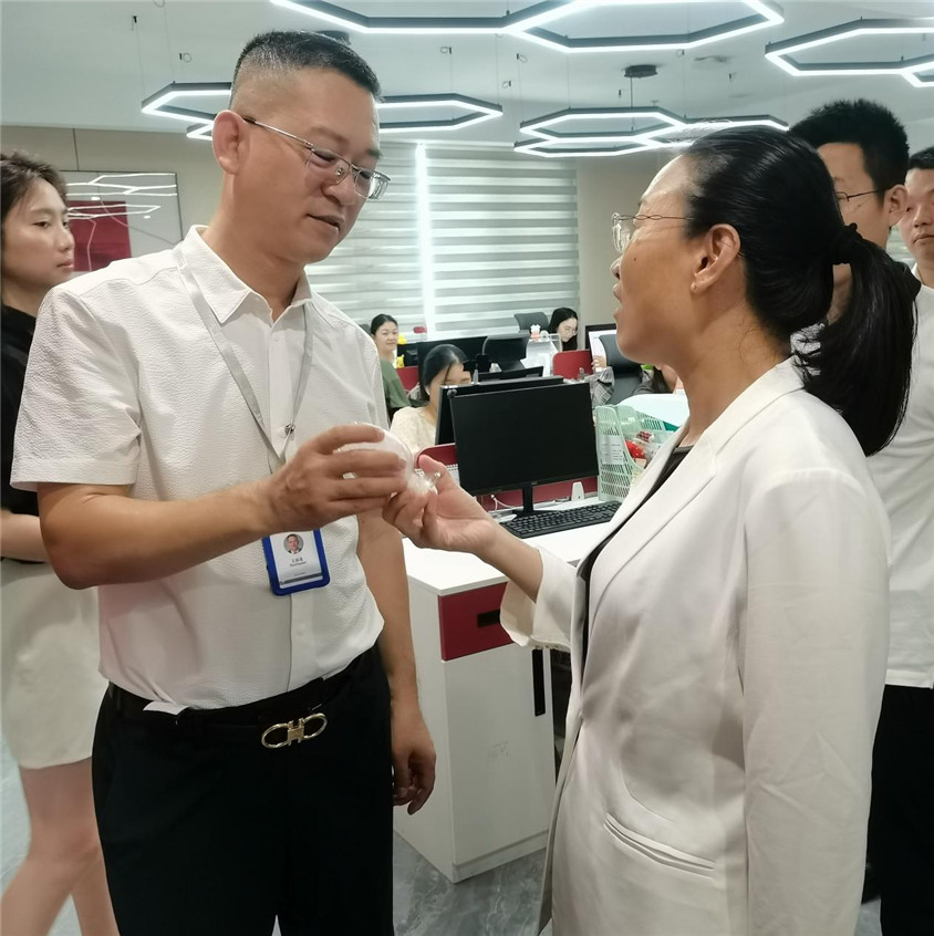 区向导莅临指导，，，，，，相助助力自贸港